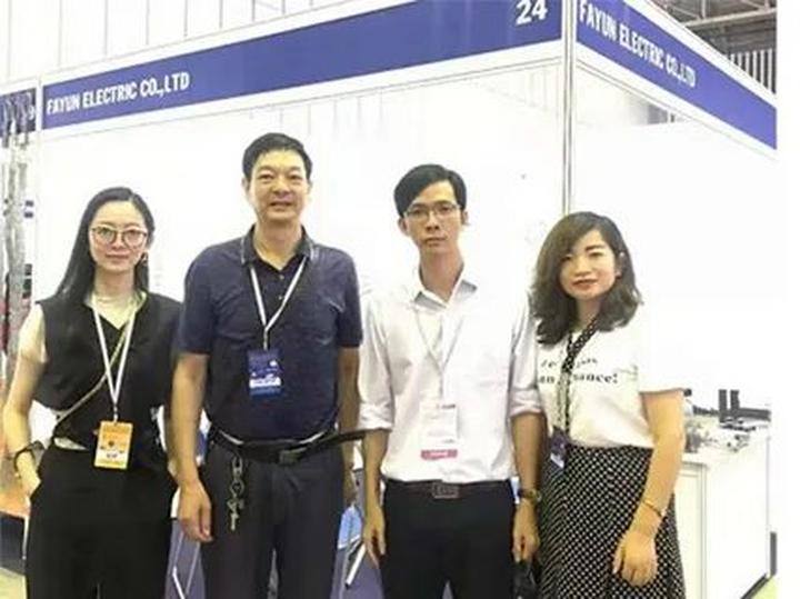Từ 2 kiểu áo hot nhất hè này: đến chiến lược content: Hotspot Matrix chia sẻ